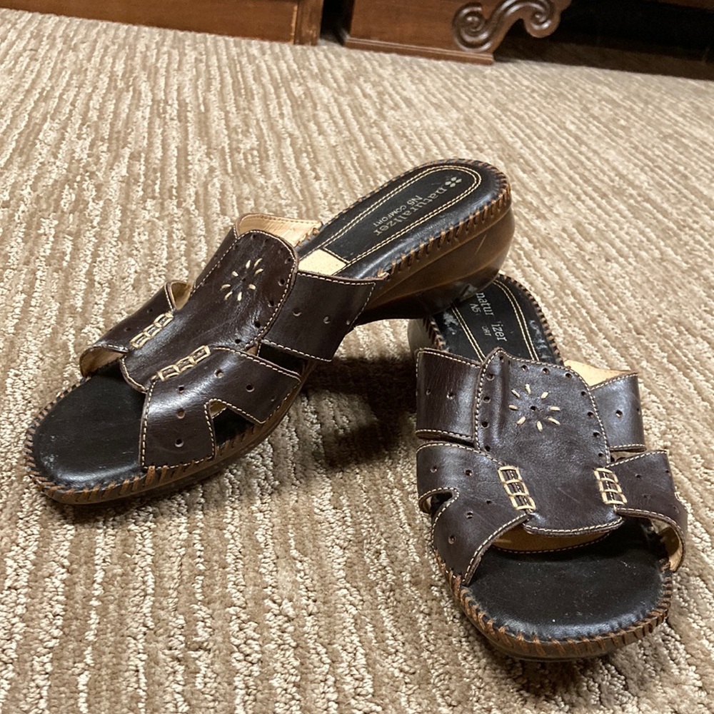 New womens Naturalizer Indulge sandals 10W